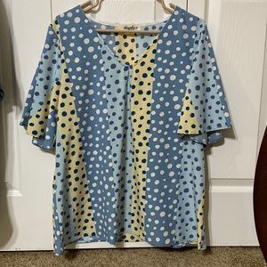 boutique top size small but fits like a medium